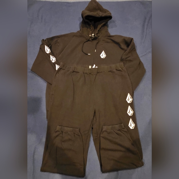 Volcom Jogger Set - Picture 1 of 7